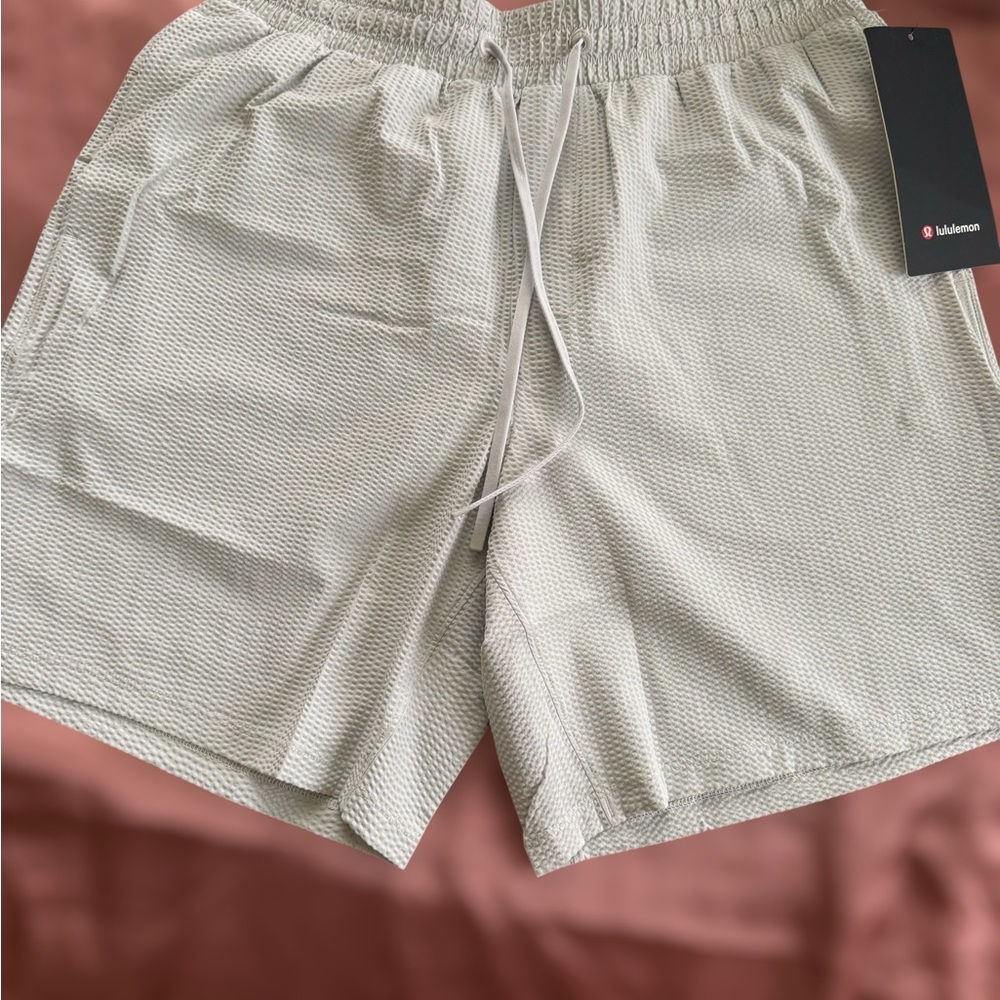Lululemon Athletica Gray Athletic Shorts Relaxed Fit